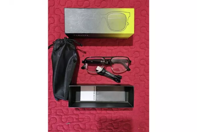 Different articles a Tirana - 3,000 Leke