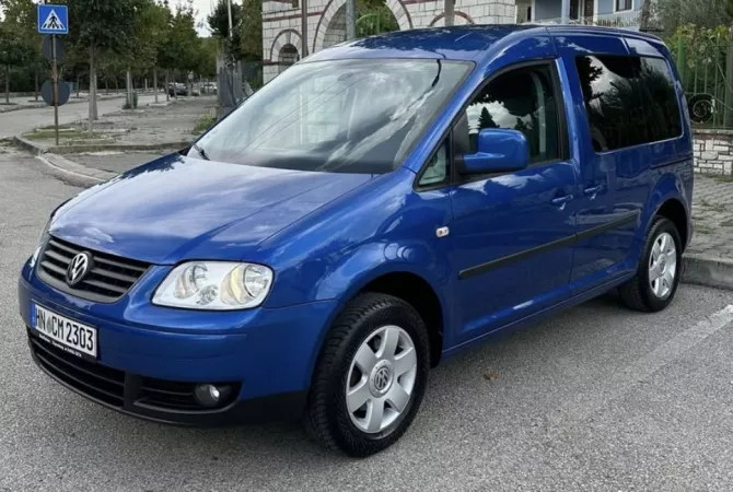 Auto in Vendita a Tirana - 5,900 Euro
