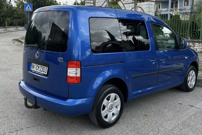 Auto in Vendita a Tirana - 5,900 Euro