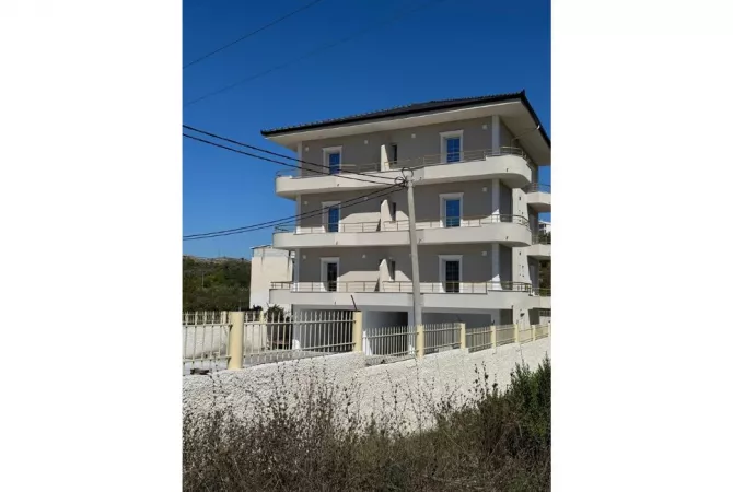 Ambiente Commerciale in Vendita 5+1 a Durazzo - 550,000 Euro