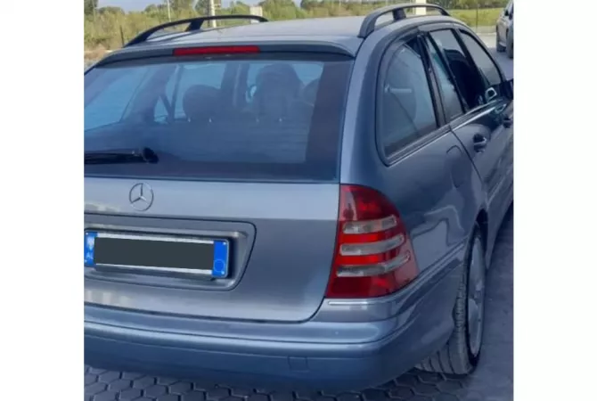 Auto in Vendita a Tirana - 3,400 Euro