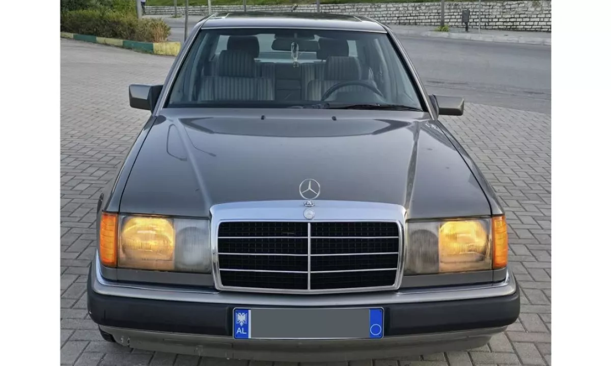 Auto in Vendita a Tirana, Mercedes-Benz, 1995 Diesel,Kambio Automatik Pagamento 4,500  Euro.