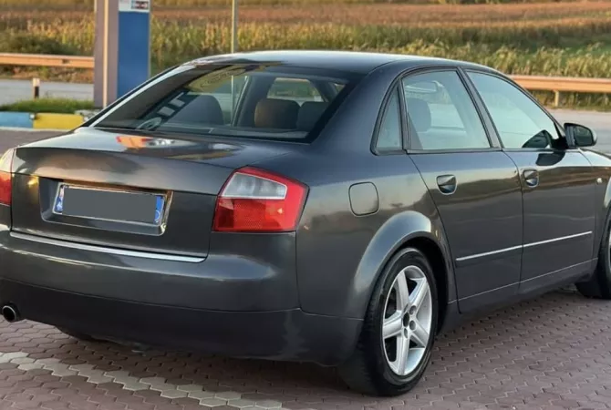 Auto in Vendita a Tirana - 2,800 Euro