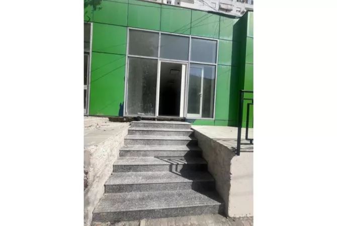  Shitet Dyqan Buzë Rruge – Durrës