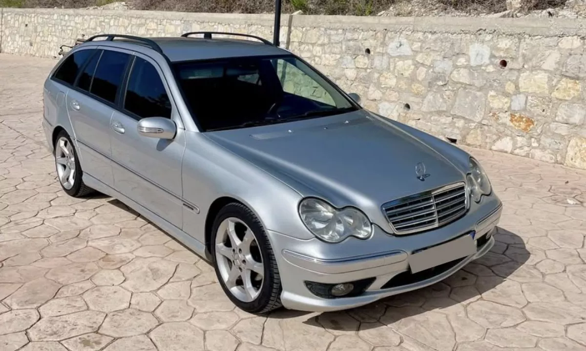 Auto in Vendita a Fier, Mercedes-Benz, 2007 Diesel,Kambio Automatik Pagamento 4,400  Euro.