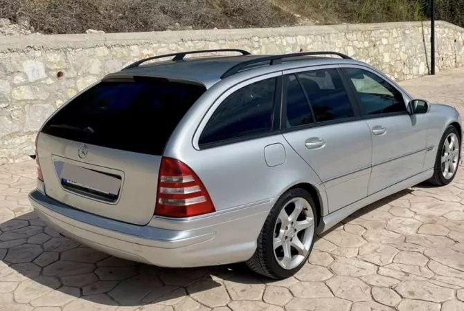 Auto in Vendita a Fier, Mercedes-Benz, 2007 Diesel,Kambio Automatik Pagamento 4,400  Euro.