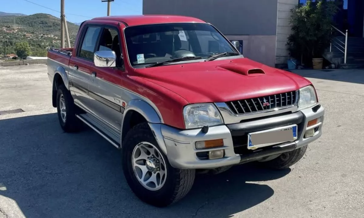 Auto in Vendita a Tirana, Mitsubishi, 2000 Diesel,Kambio Automatik Pagamento 7,500  Euro.