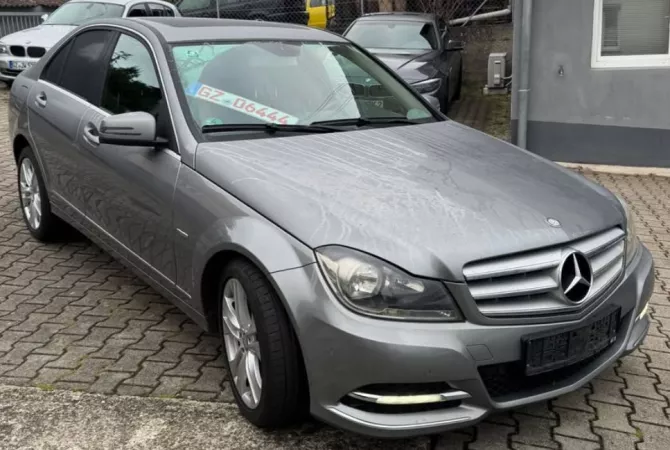 Auto in Vendita a Tirana - 9,000 Euro