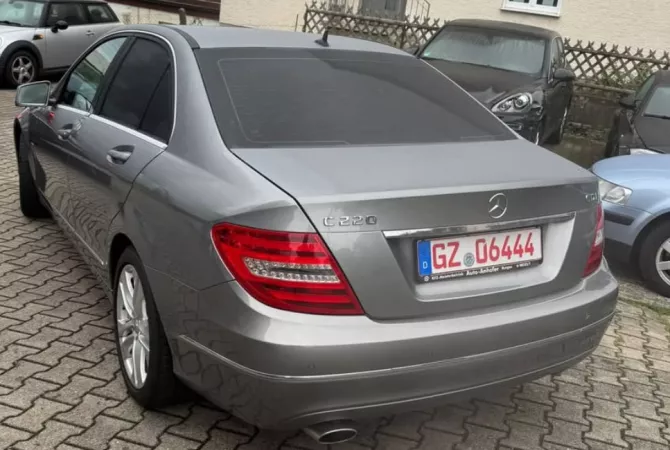 Auto in Vendita a Tirana - 9,000 Euro