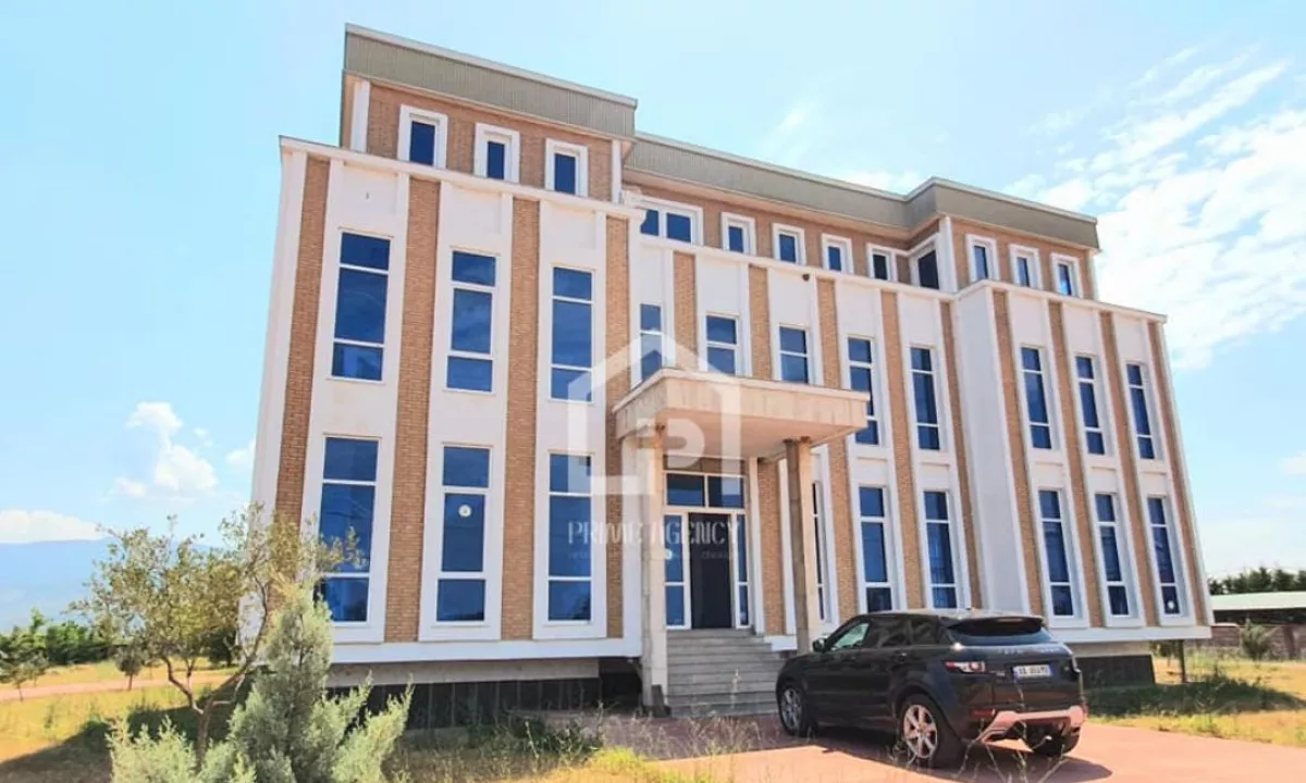 🏢 Jepet me qira – Objekt Biznesi 3 Kati + Bodrum