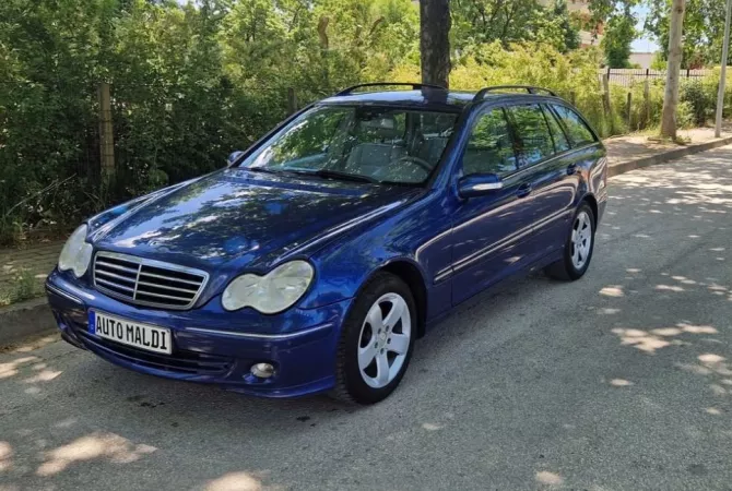 Auto in Vendita a Fier - 3,700 Euro