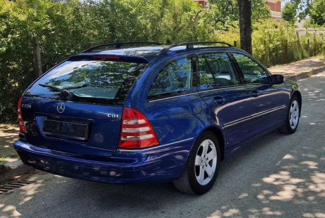 Auto in Vendita a Fier - 3,700 Euro