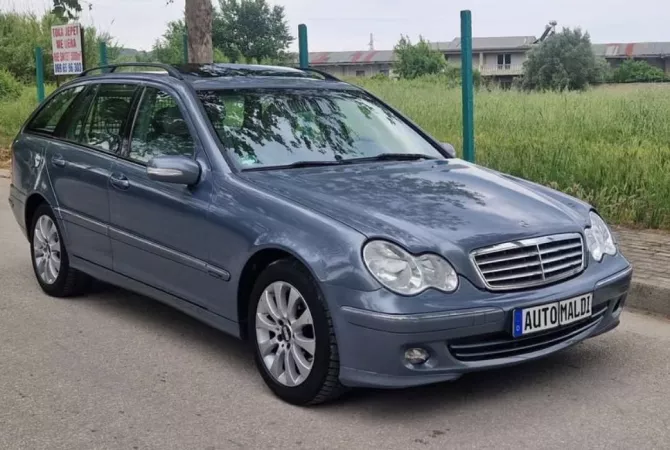 Auto in Vendita a Fier - 3,900 Euro