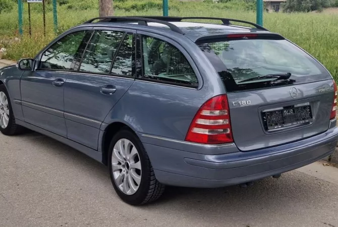 Auto in Vendita a Fier - 3,900 Euro