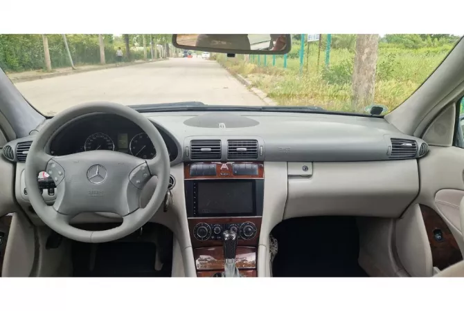 Auto in Vendita a Fier - 3,900 Euro