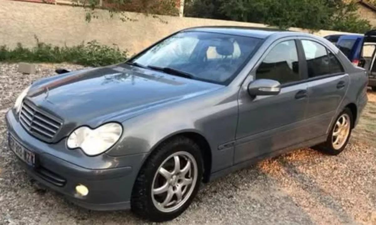 Auto in Vendita a Tirana, Mercedes-Benz, 2004 Diesel,Kambio Automatik Pagamento 4,300  Euro.