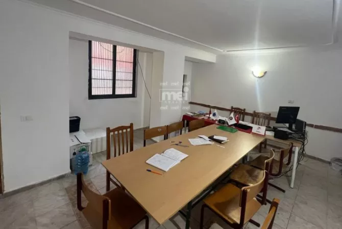  Shitet Dyqan në Durrës – Rruga e Portit