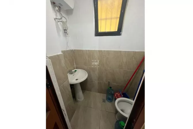  Shitet Dyqan ne Durres – Rruga e Portit