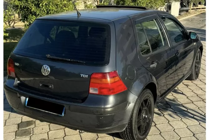 Auto in Vendita a Tirana - 2,100 Euro