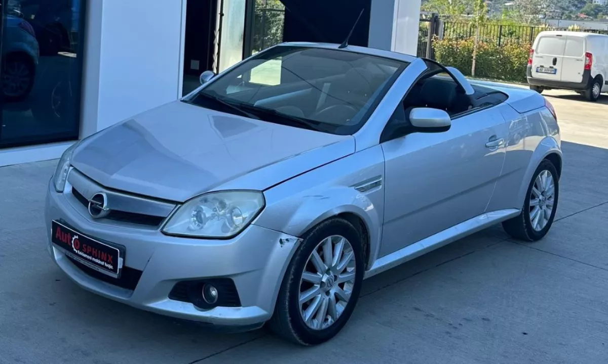 Auto in Vendita a Tirana, Opel, 2005 Benzine,Kambio Automatik Pagamento 2,300  Euro.