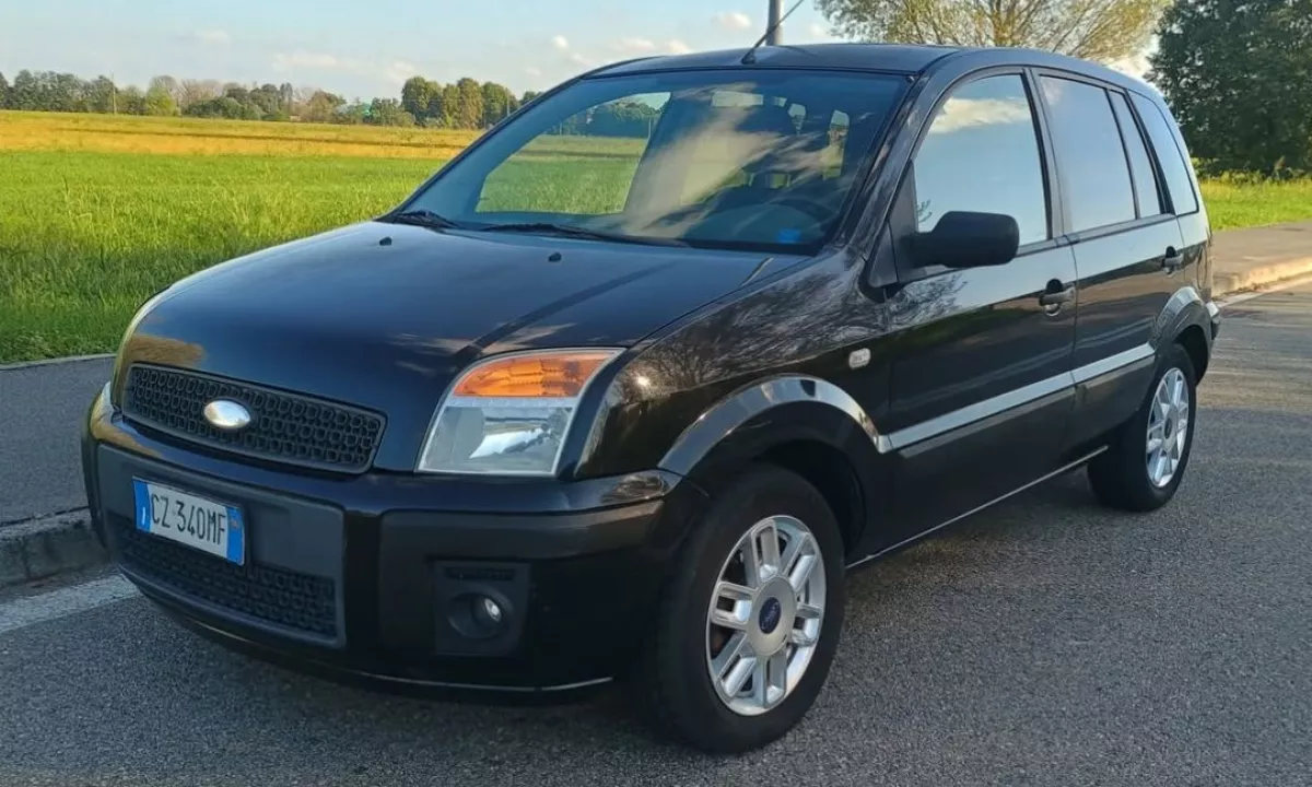 Auto in Vendita a Tirana, Ford, 2006 Diesel,Kambio Manual Pagamento 2,800  Euro.