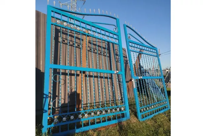 Different articles a Durazzo - 30,000 Leke