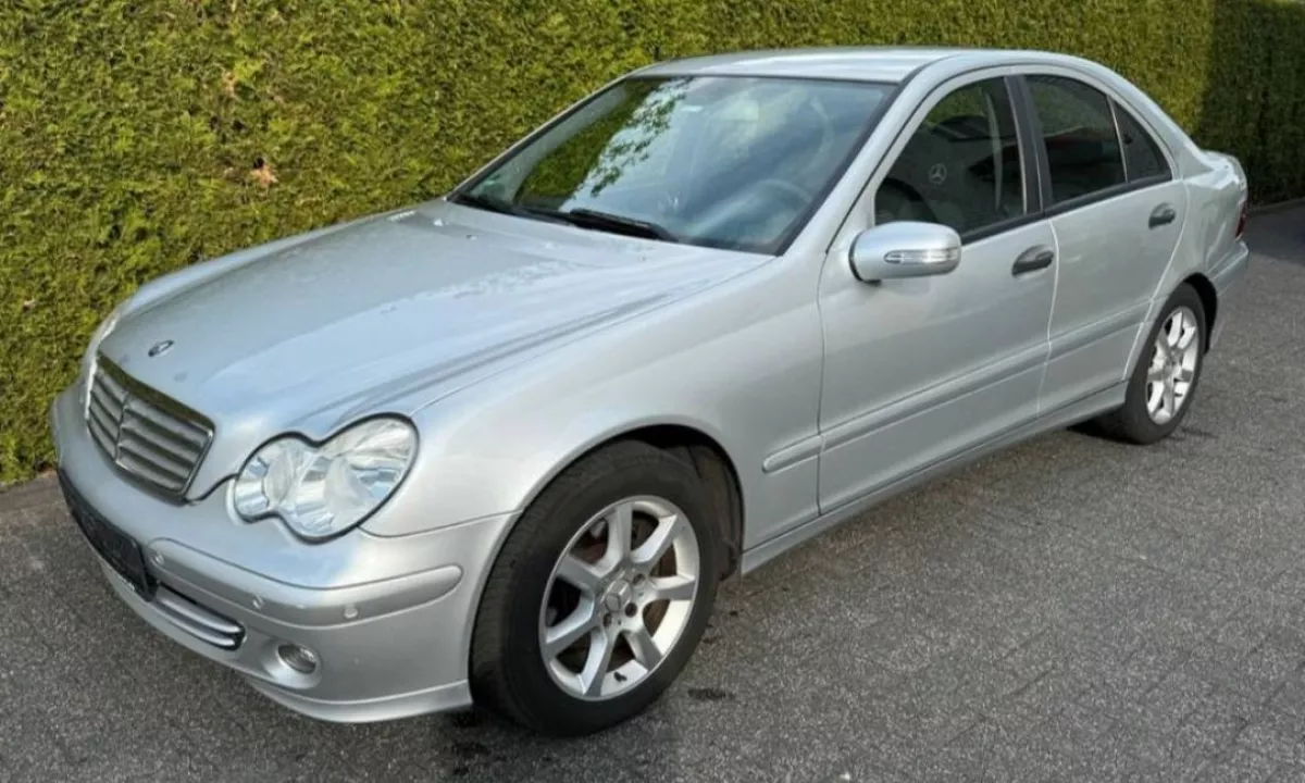 Auto in Vendita a Tirana, Mercedes-Benz, 2006 gasoline-gas,Kambio Automatik Pagamento 4,500  Euro.