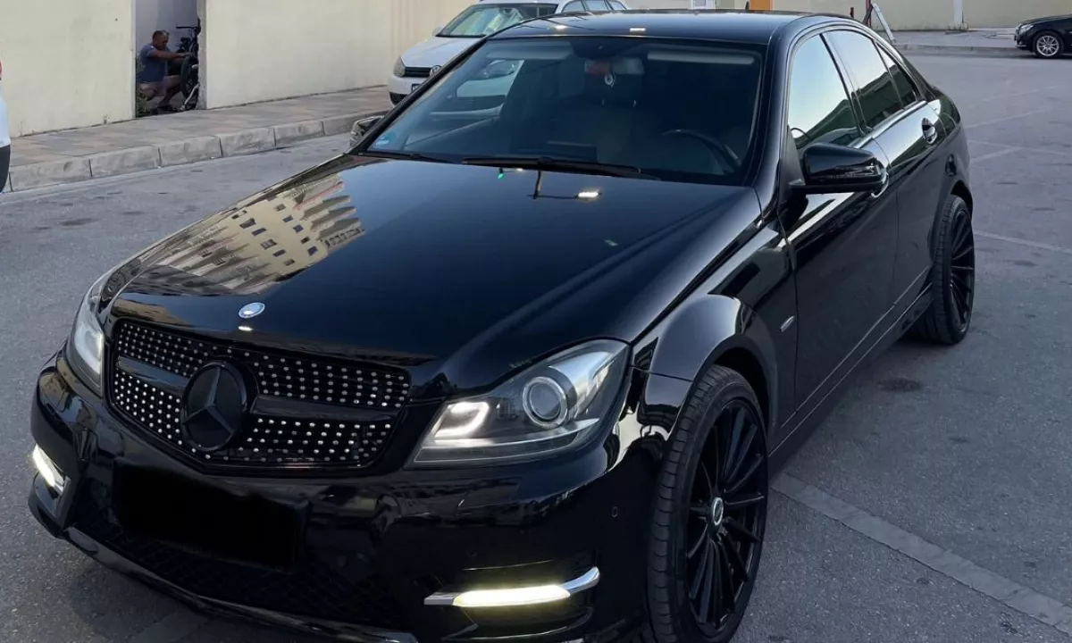 Auto in Vendita a Tirana, Mercedes-Benz, 2009 Diesel,Kambio Automatik Pagamento 7,399  Euro.