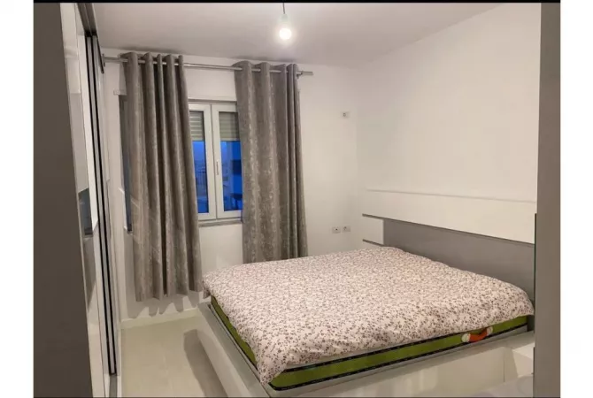 Shtepi ne shitje Apartament ne Tirane, 2+1, Mobilimi E mobiluar, Pagesa 145,000  Euro.