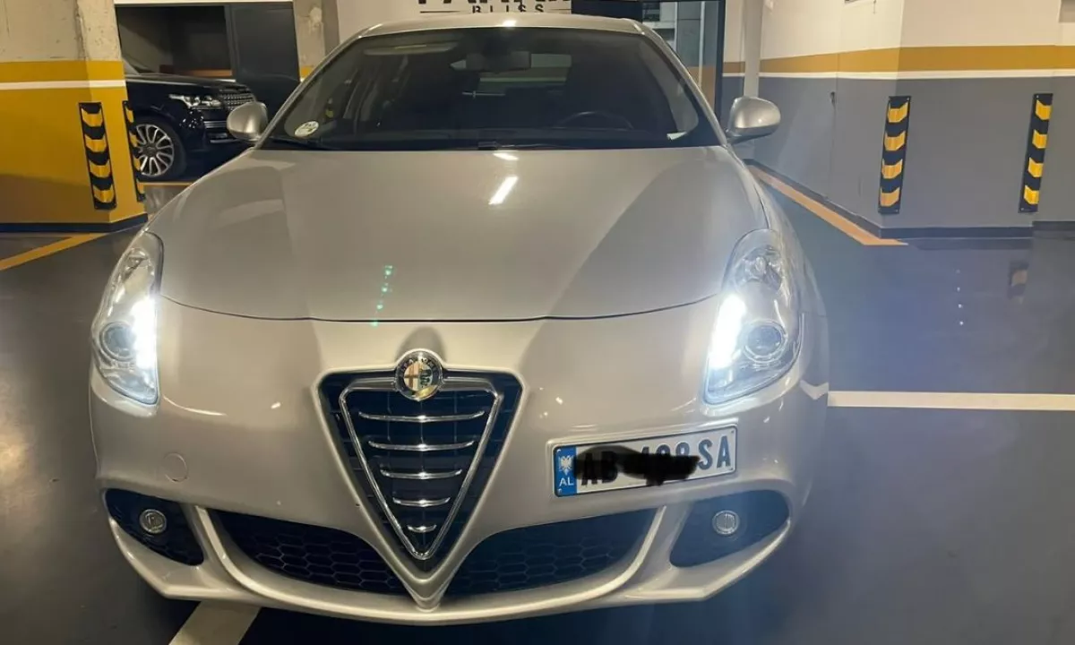 Auto in Vendita a Tirana, Alfa Romeo, 2012 gasoline-gas,Kambio Automatik Pagamento 6,200  Euro.