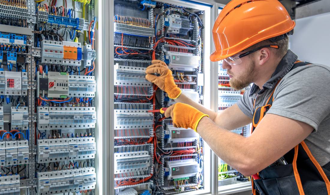 Njoftime Pune ne Tirane, Profesioni Elektricist , Me eksperience, Pagesa 80,000  Leke.