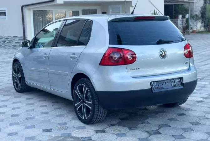 Auto in Vendita a Tirana - 3,900 Euro