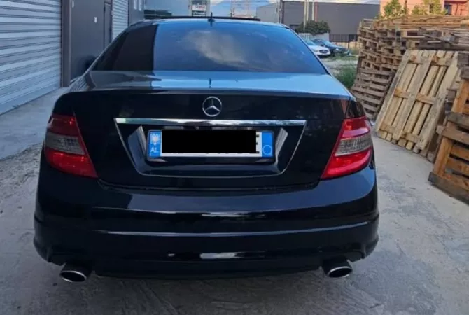 Auto in Vendita a Tirana - 5,800 Euro