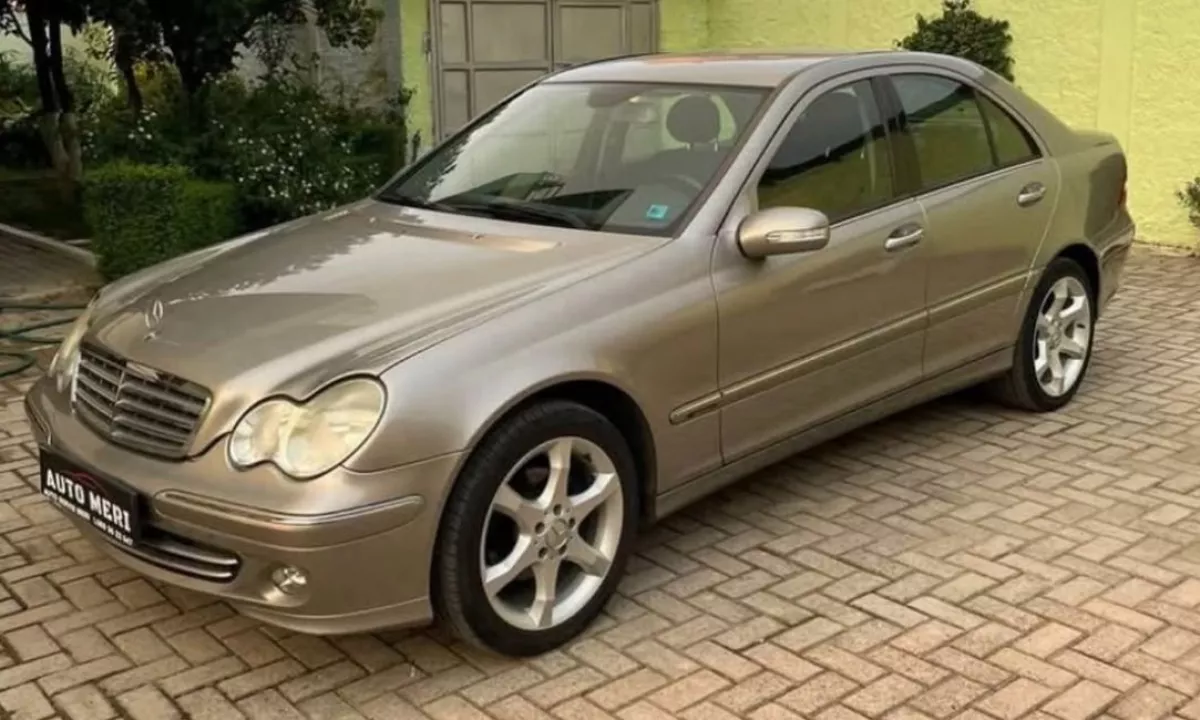 Auto in Vendita a Elbasan, Mercedes-Benz, 2005 Benzine,Kambio Automatik Pagamento 4,500  Euro.
