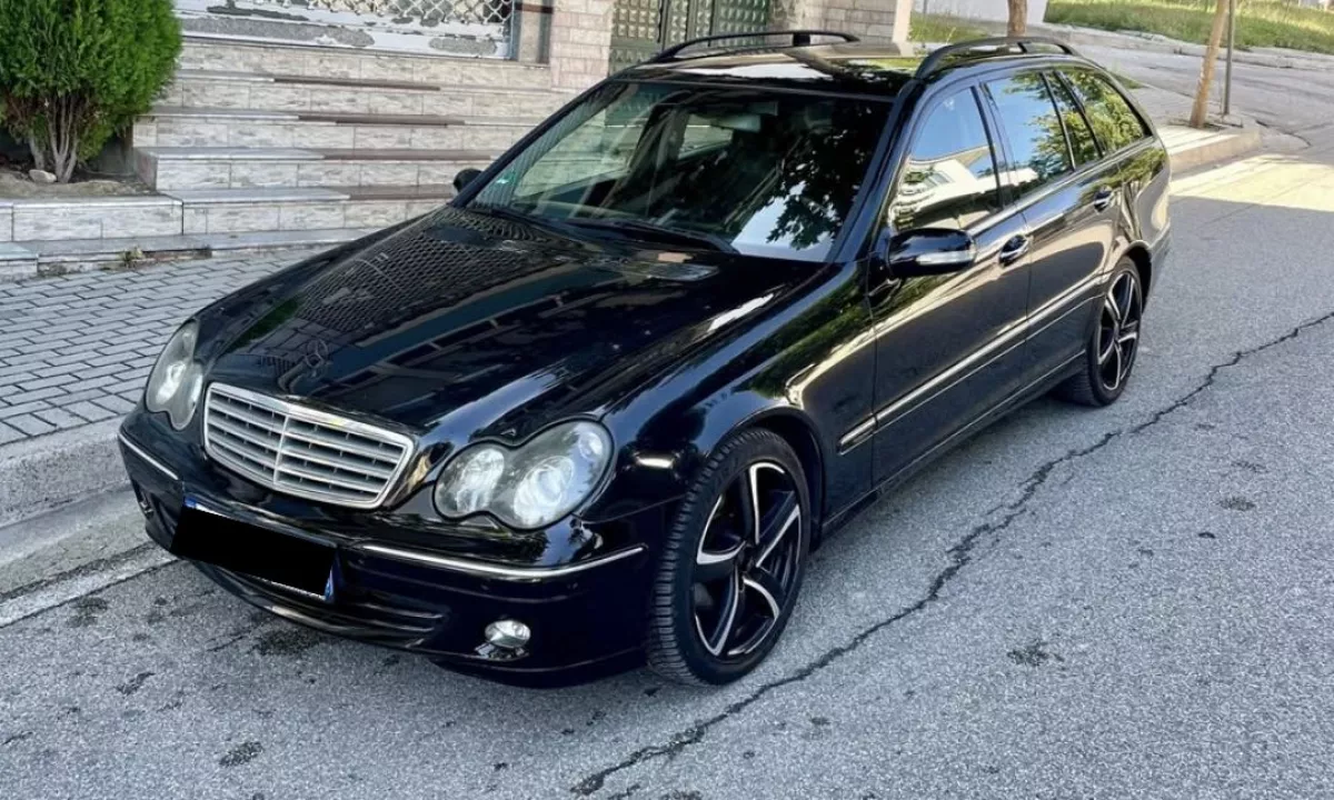 Auto in Vendita a Fier, Mercedes-Benz, 2006 Diesel,Kambio Automatik Pagamento 4,300  Euro.