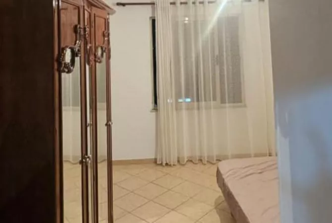 Shtepi ne shitje Apartament ne Tirane, 1+1, Mobilimi E mobiluar, Pagesa 110,000  Euro.