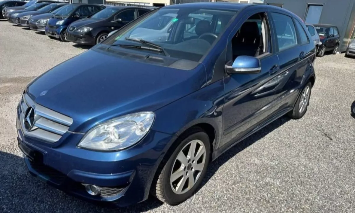 Auto in Vendita a Elbasan, Mercedes-Benz, 2010 gasoline-gas,Kambio Automatik Pagamento 5,300  Euro.