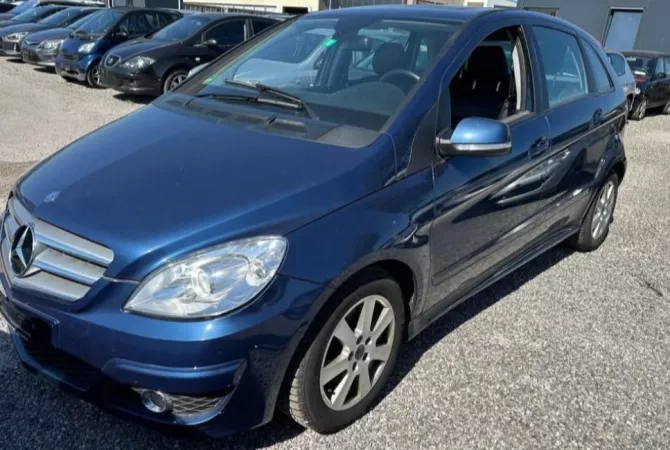 Auto in Vendita a Elbasan - 5,300 Euro