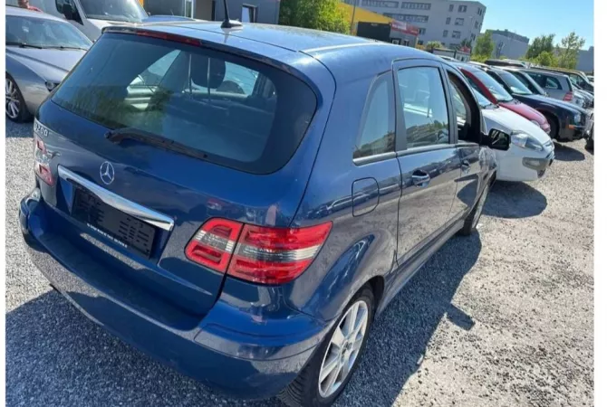Auto in Vendita a Elbasan - 5,300 Euro