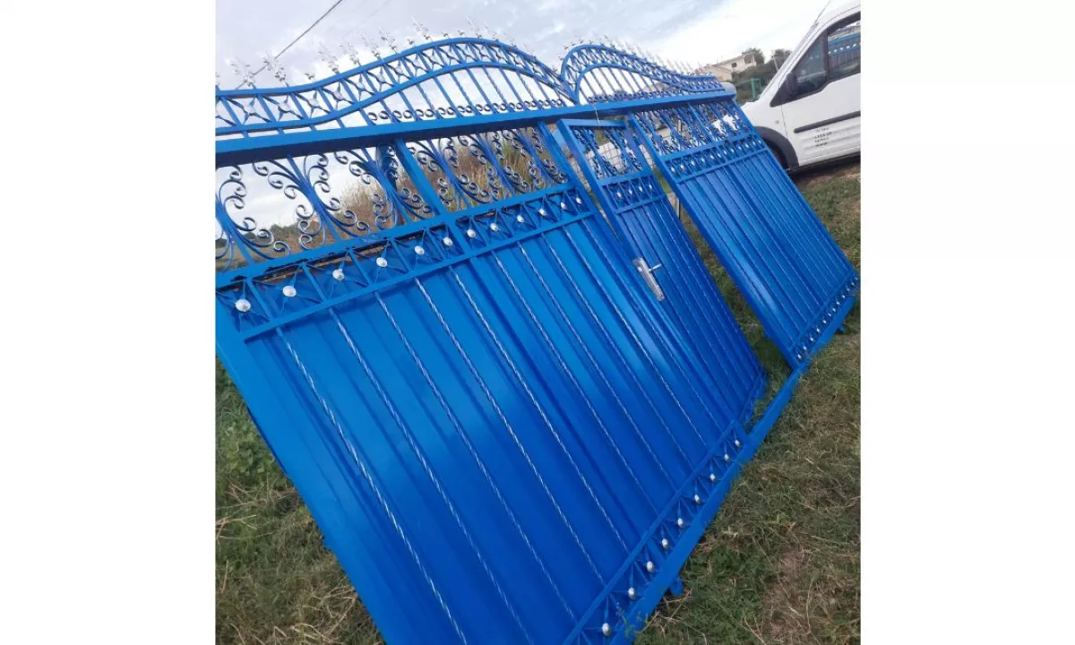  Shitet Porta Ne super gjendje, gati per perdorim.