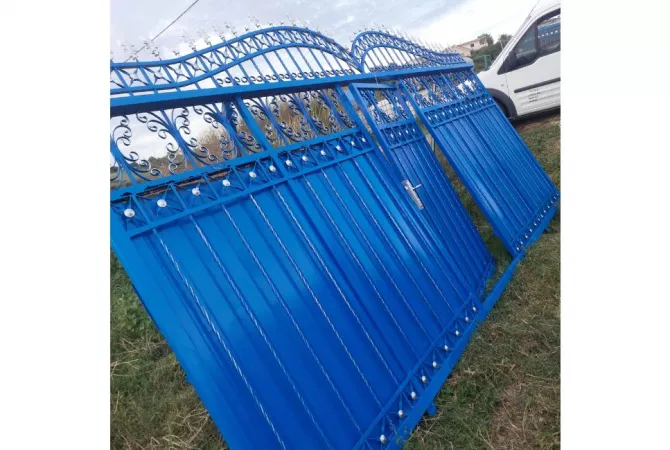 Different articles a Durazzo - 45,000 Leke