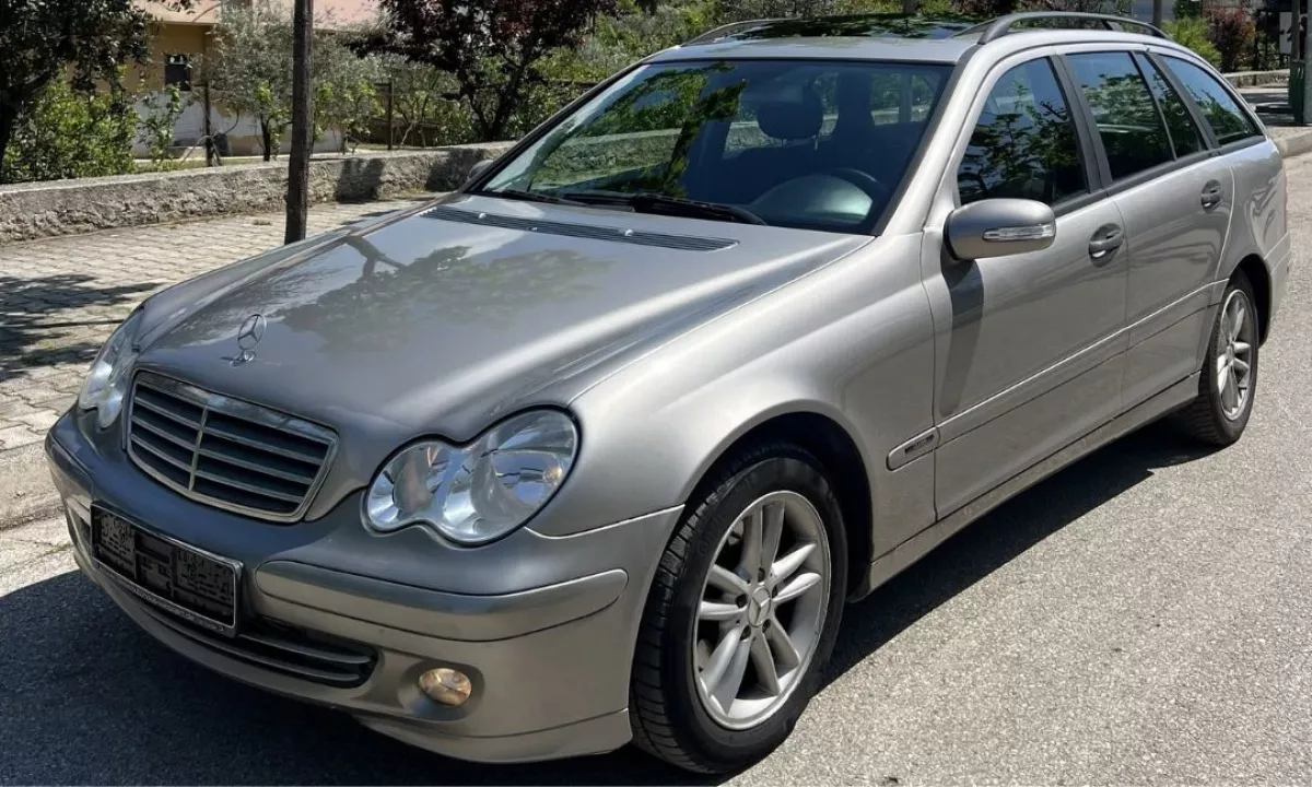 Auto in Vendita a Tirana, Mercedes-Benz, 2005 gasoline-gas,Kambio Manual Pagamento 4,250  Euro.