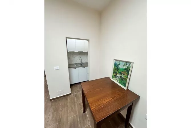 Shtepi me qera Apartament ne Tirane, 2+1, Mobilimi Bosh, pa mobiluar, Pagesa 650  Euro.