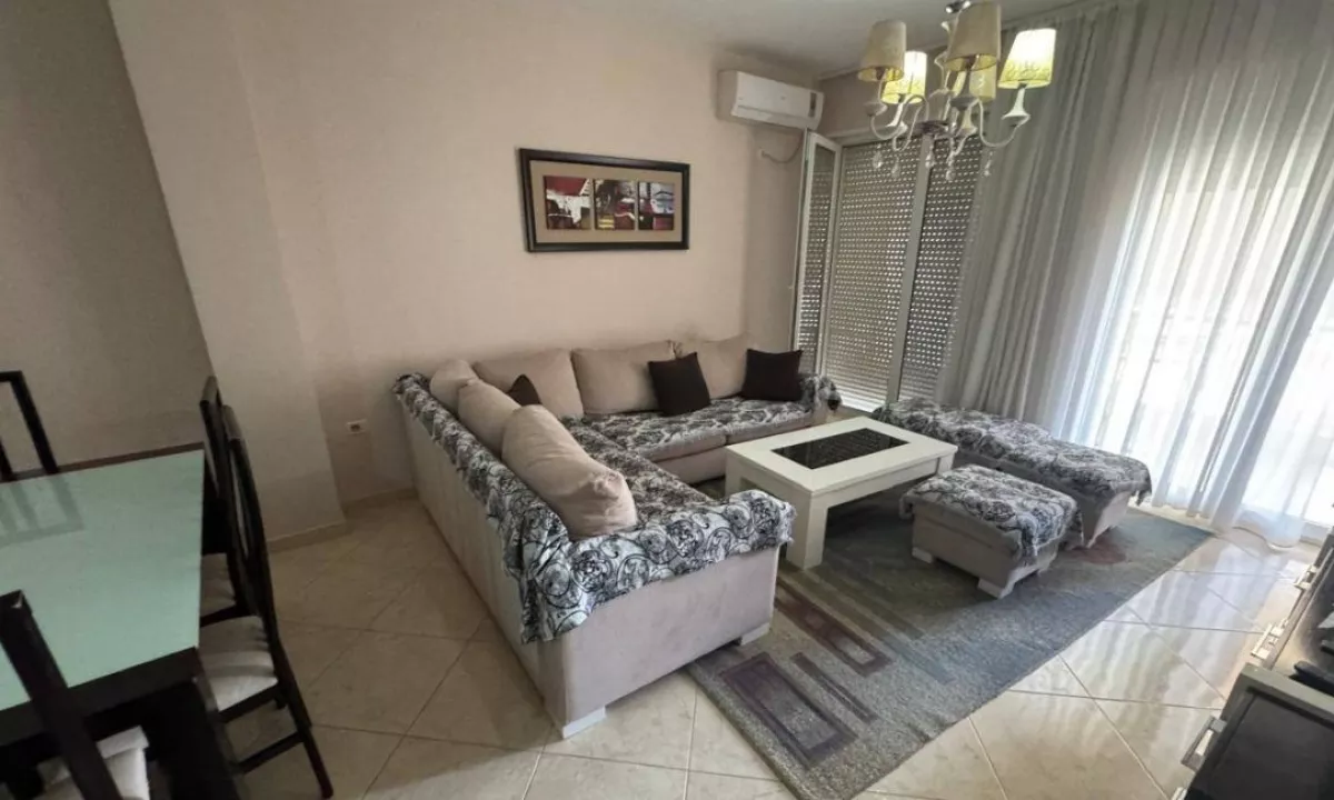 Shtepi me qera Apartament ne Tirane, 2+1, Mobilimi E mobiluar, Pagesa 400  Euro.