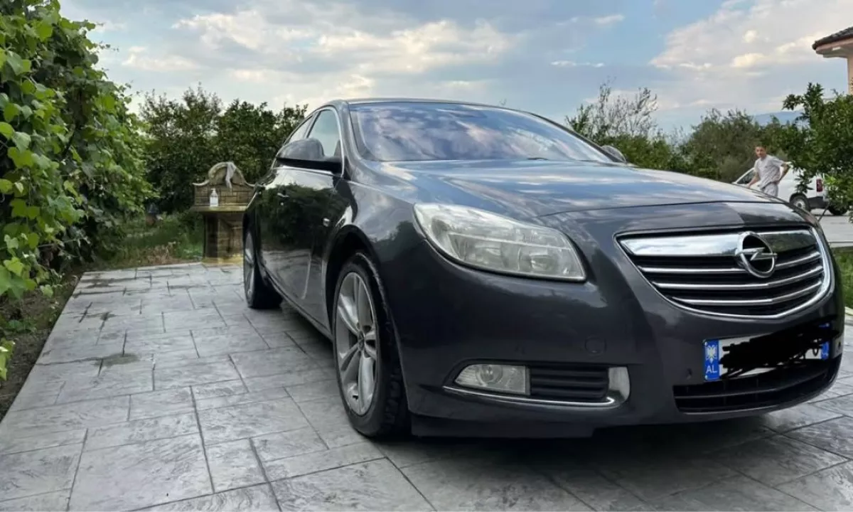 Auto in Vendita a Tirana, Opel, 2009 Diesel,Kambio Automatik Pagamento 4,500  Euro.