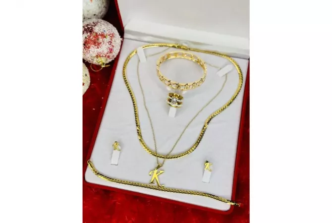 Accessori uomo e donna a Tirana - 15 Euro