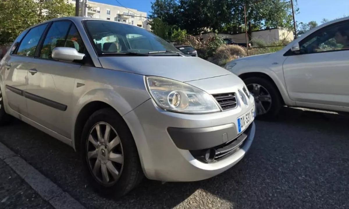Auto in Vendita a Tirana, Renault, 2008 Diesel,Kambio Manual Pagamento 2,500  Euro.