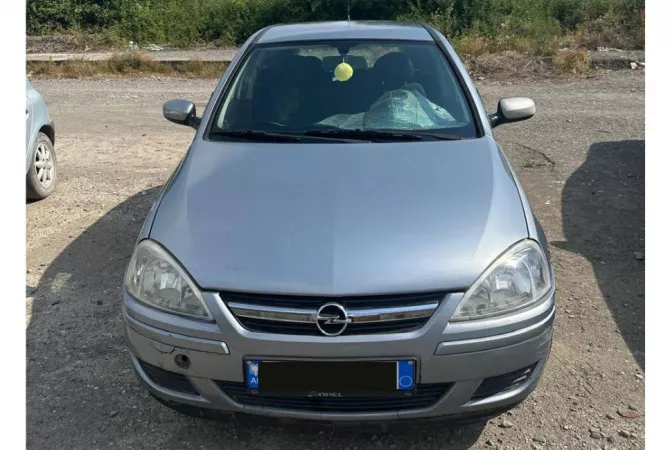 Auto in Vendita a Tirana - 2,000 Euro