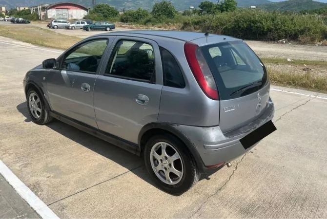 Auto in Vendita a Tirana - 2,000 Euro