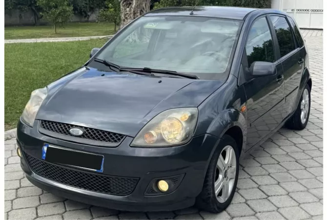 Auto in Vendita a Tirana - 2,700 Euro